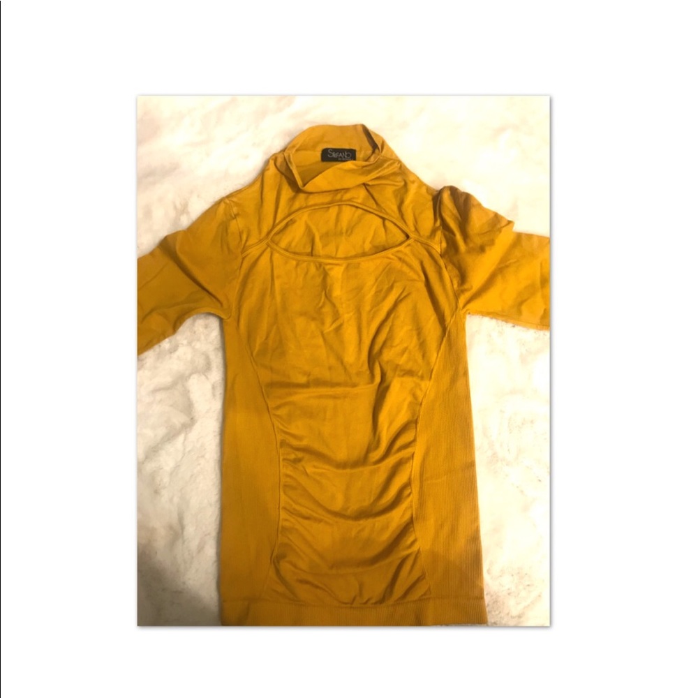 Short sleeve, Collar/ Turtle Neck